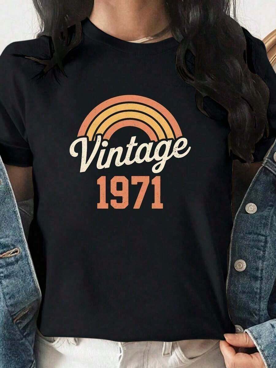 % Algodón, Nuevo Estilo de Verano, 1 Pieza, Camiseta Gráfica para Mujer, Regalo de San Valentín, Camiseta de Verano con Estampado Gráfico, Camiseta Vintage para Mujer con Patrón Retro deíris de 1971 - Camiseta de Algodón Suave y Transpirable, con el Atrevido Texto Vintage 1971 - Camiseta Vintage, Adecuada para Uso Casual Diario y Eventos Temáticos - Top de Mujer Cómodo y Ajustado para Todas las Temporadas, Moda de Verano, Cuello Redondo Clásico, Material Cómodo, Camiseta de Manga Corta, Nueva Camiseta Favorita de los Entusiastas de - Camiseta Elegante -% Algodón, Transpirable, Suave, Estilo Casual, Cuello Redondo, Manga Corta, Camiseta para Uso Diario. Lavable aáquina. Un regalo para familiares, hermanos, amigos, padres o maestros. - Negro - Ver 1