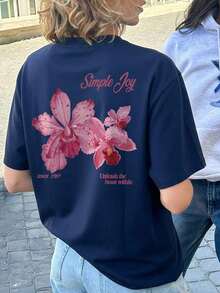 This Women's Crew Neck T-Shirt With A Colorful Floral And Letter Print Is  And Versatile For Summer. The Graphic Tee Comes In White And Pink, Suitable For Vacation Wear. Casual Black - 藏蓝色 - 查看 6