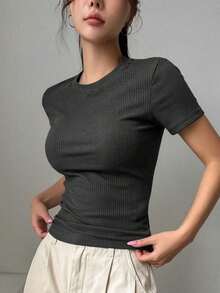 Camiseta de mujer de cuello redondo de manga corta de color liso y ajuste ceñido - Gris Oscuro - Ver 4