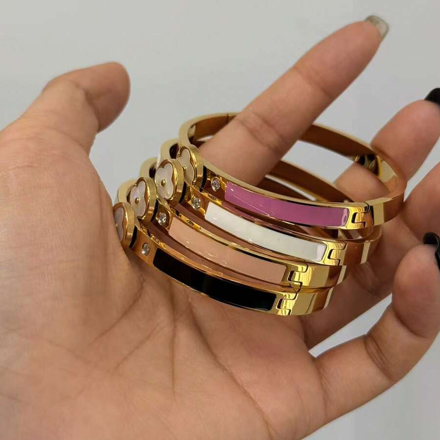 Vòng tay nữ thời trang hình cỏ ba lá nhiều màu sắc, tráng men, thép không gỉ đính vỏ sò trắng, thích hợp đeo hàng ngày và dự tiệc, món quà trang sức tuyệt vời cho Ngày của Mẹ và sinh nhật. - Vòng tay cỏ bốn lá - Xem 1
