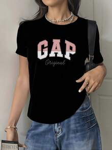 Letras grandes en tonos pastel transmiten energía juvenil y confianza con tipografía universitaria que refleja un espíritu libre moderno y auténtico camiseta de mujer casual cómoda para uso diario - Negro - Ver 8