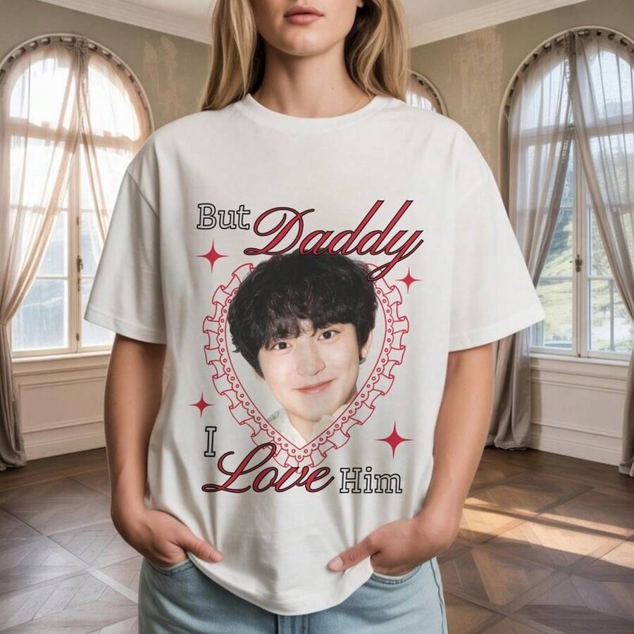 T-Shirt, "But Dad, I Love You," Valentine's Day Design T-Shirt. Casual T-Shirts For Women: A Collection That Includes Casual Tees, Tops, And T-Shirts Ideal For Everyday Wear. Made With Lightweight And Breathable Fabrics, These Garments Feature A Vintage-Inspired Aesthetic, Making Them A Great Choice For Both College Life And Everyday Outfits. The Designs Are Charming And Pretty, With A Comfortable And Flattering Cut. Thanks To Their Classic Style, Soft-To-The-Touch Fabrics, And Pleasant Feel Against The Skin, These Garments Have A Distinctive Mexican-Inspired Flair. - 白色 - 查看 1