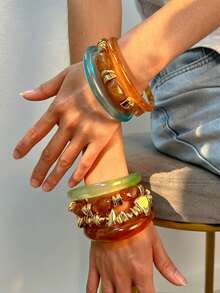 Set de 7 piezas de pulseras elásticas con cuentas de ojo de tigre ámbar de estilo bohemio elegante vintage para el verano, con estampado de teñido anudado en marrón, azul y verde, accesorios de joyería única y apilable Y2K adecuados para mujeres, regalo para fiesta de playa, cita o cumpleaños (patrón floral de resina aleatorio) - Multicolor - Ver 2