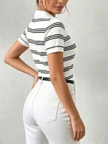 Camiseta de mujer con cuello polo, manga corta, estampado de lunares y parches - Blanco - Ver 2