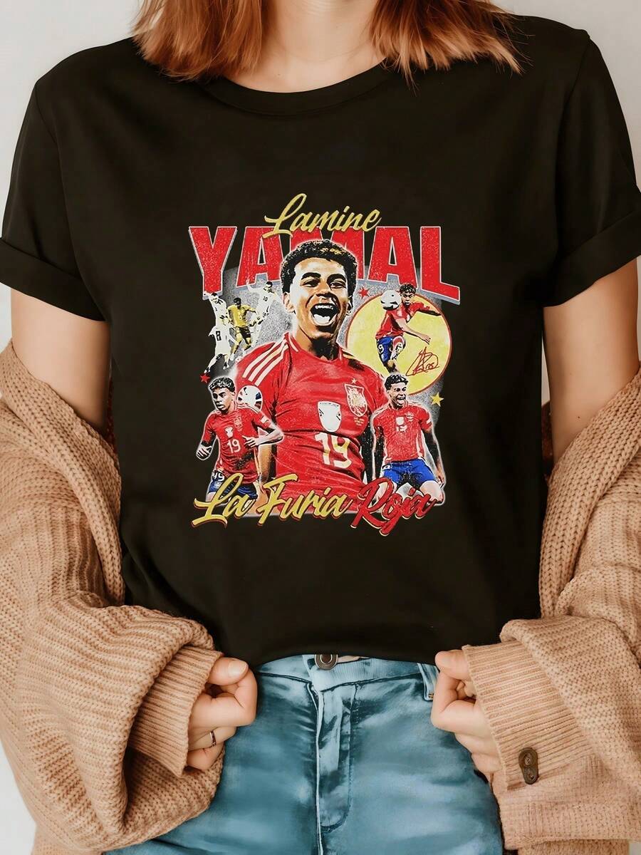 An Artistic Image Representing The Passion Of Spanish Football With Players Celebrating Victory Under A Golden Sun And Red Stars, A Symbol Of Energy, Strength, And National Pride. A Modern Casual Women's T-Shirt. - 黑色 - 查看 1
