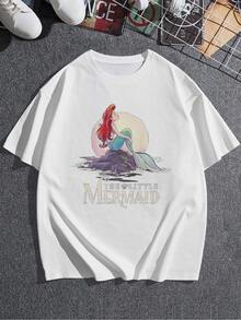 Sirenita junto al mar bajo la luz de la luna simbolizando libertad esperanza y belleza interior inspirada en la conexión con la naturaleza y los sueños profundos camiseta de mujer  cómoda y suave para uso diario - Blanco - Ver 3