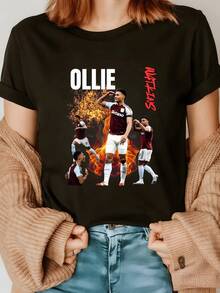 Players In Action Surrounded By Flames Symbolize Energy, Passion, And Sporting Strength, Conveying Empowerment And A Modern Attitude. A Casual Women's T-Shirt For Football Lovers And Urban Style. - 黑色 - 查看 1