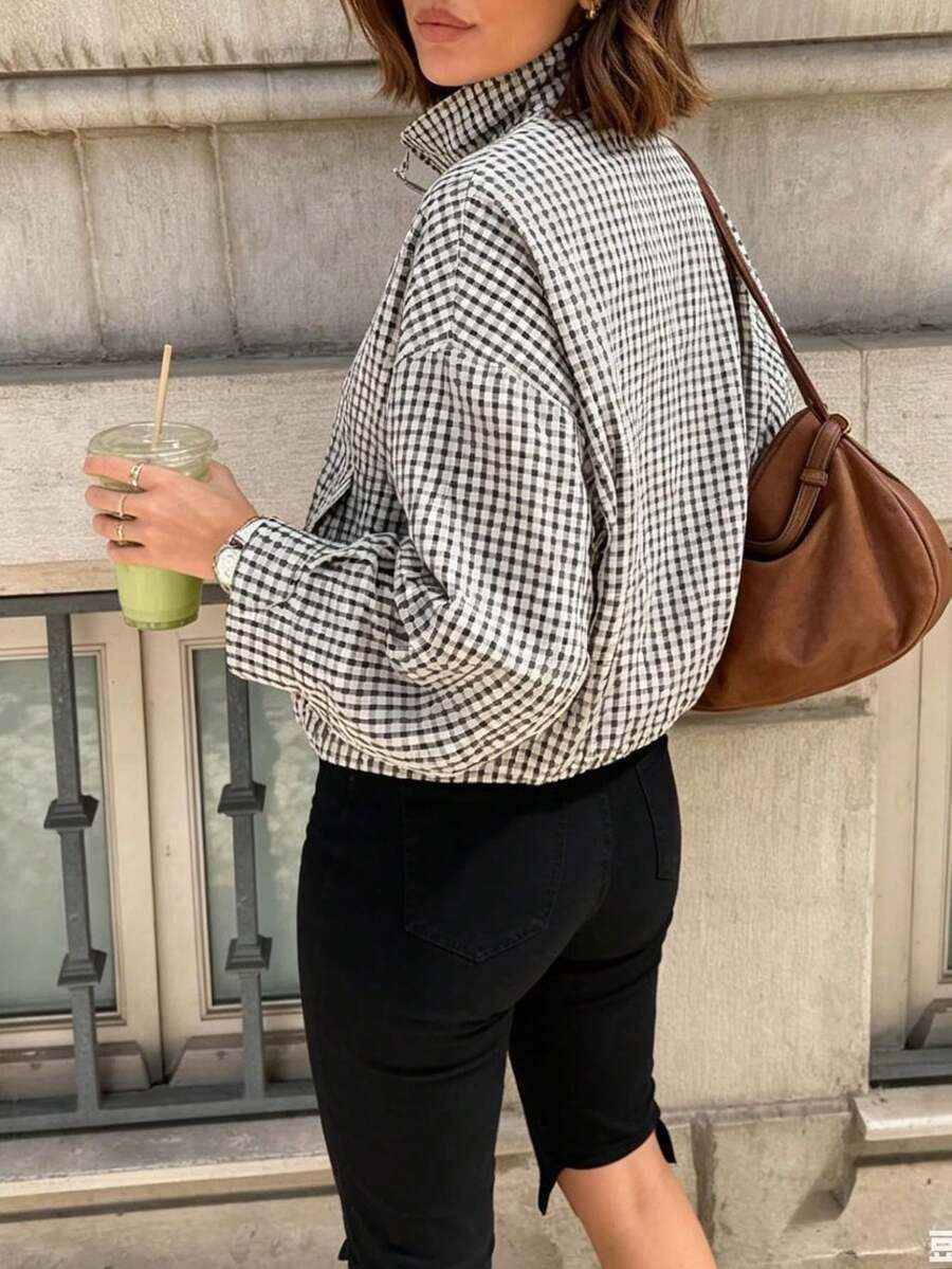 女士格子长袖外套，立领拉链设计，宽松休闲外套，黑白格子罩衫，适合日常穿着