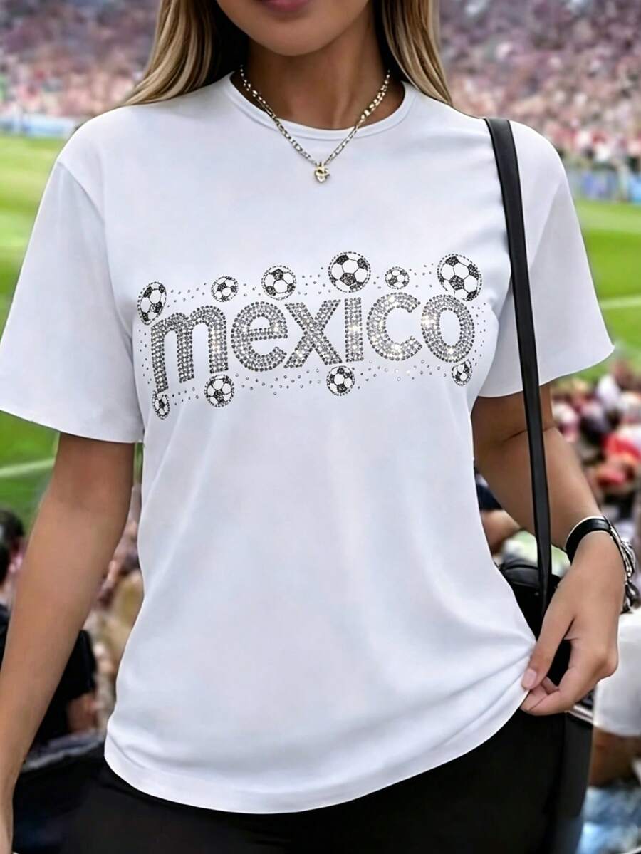 Camiseta de mujer de manga corta, estampado de letras en formato 2D, patrón de balón de fútbol adornado con cristales brillantes, combinación en tonos blanco y negro, prenda de cuello redondo estilo casual - Blanco - Ver 1