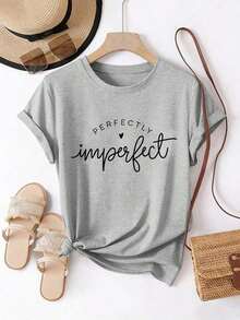 100% Cotton, Perfectly Imperfect, Women's White Crew Neck T-Shirt With Simple Letter Print For Summer, Comfortable And Breathable Cotton Fabric, Versatile Casual Style, Fashionable T-Shirt, Beautiful T-Shirt, Gift For Brothers, Gift For Sisters, Gift For Mom, Mother's Day Gift, Casual Fashion T-Shirt For Dates. - 淺灰色 - 查看 3