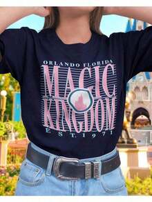 CHICLY19 Women's Oversized Graphic T-Shirt, 100% Cotton - White, Short Sleeve, With Retro MAGIC Text, Castle Print, And ORLANDO FLORIDA EST. 1971 Design. Soft Cotton, Loose-Fitting T-Shirt, Perfect For Theme Park Visits, Vacations, Family Trips, And Casual Everyday Wear. Popular Nostalgic T-Shirt With A Comfortable, Relaxed Fit, Ideal For Theme Park Fans, Travelers, And Vacationers. - 藏蓝色 - 查看 6