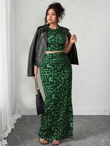 Conjunto de dos piezas de top de tirantes y falda con estampado de leopardo talla grande, sexy pero apropiado para el uso diario y el transporte - Verde Oscuro - Ver 8