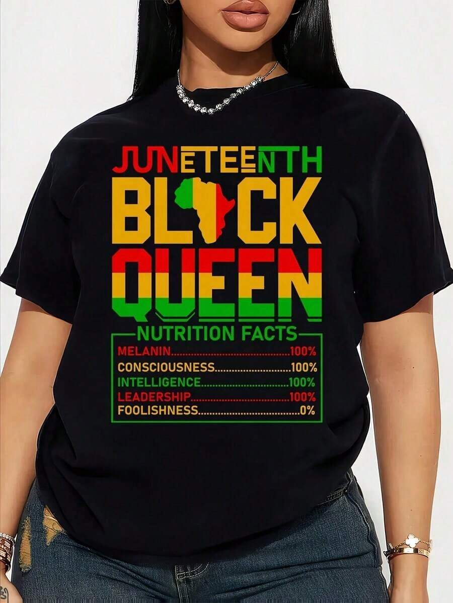 Camiseta de Mujer "Juneteenth Black Queen" - Colores tradicionales pan-africanos (verde/amarillo/rojo), con un mapa de África y un logotipo, estilo Y2K, de manga corta y cuello redondo, ideal para celebraciones de Juneteenth, regalo de orgullo africano. - Negro - Ver 1