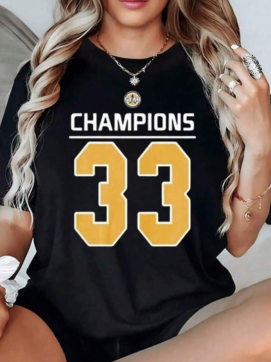 Número dorado 33 con palabra Champions que simboliza éxito gloria y motivación deportiva ideal para amantes del triunfo en cualquier reto camiseta de mujer 100% algodón 220g