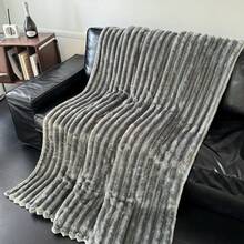 Chăn đắp lông thỏ giả mềm mại & ấm áp sang trọng - bông xốp, màu xám nhạt với họa tiết sọc trắng, có thể giặt bằng máy, lý tưởng cho giường, sofa, cắm trại & nhiều hơn nữa | Phong cách hiện đại, sang trọng nhẹ nhàng, sử dụng quanh năm - Màu xám đen - Xem 7