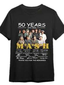 T-Shirt, MASH 50th Anniversary 1972-2022 Signature T-Shirt - Thank You For The Memories, Retro Short-Sleeve Design, Original Design, Ultra-Soft And Breathable, Regular Fit Crew Neck, Machine Washable, Summer Casual Wear. With A Crisp, Streamlined Cut, This Garment Creates A Clean And Dynamic Look. Its Relaxed Yet Flattering Silhouette Suits All Body Types, Offering A Style That Is Both Casual And With A Touch Of Elegance. - 黑色 - 查看 1