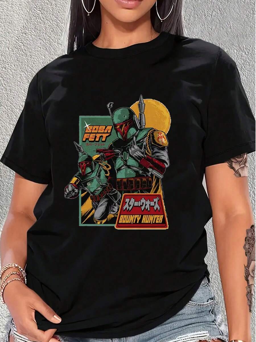 Gráfico colorido que muestra a un guerrero futurista con armadura verde y roja frente a una luna amarilla simbolizando fuerza valentía y aventura camiseta de mujer cómoda casual ideal para diario - Negro - Ver 1