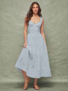 x Tata & Beatriz  Vestido midi sin mangas con ajuste entallado y vuelo, escote corazón, copas con aros, bordado con conchas marinas, cintura baja, ideal para primavera y vacaciones en la playa - Celeste - Ver 6