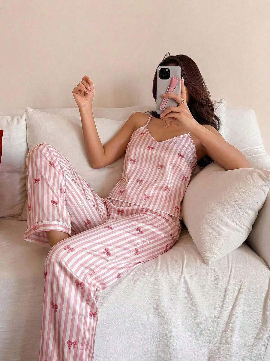Conjunto de pijama de mujer con pajarita y top de camisola con estampado de rayas de seda sintética y pantalones - Rosa - Ver 1