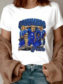 Players In Blue Uniforms Celebrating Victory On The Football Field, Showing Passion And Teamwork. Modern, Comfortable, And Casual Women's T-Shirt For Everyday Wear. - 白色 - 查看 8