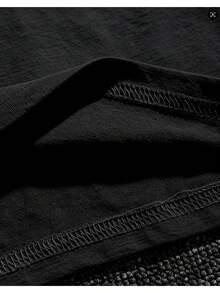 Camiseta casual de manga corta y cuello redondo para hombre con una chica de anime, ideal para usar al aire libre en primavera y verano. Corte regular con detalles decorativos y tejido ligeramente elástico. - Negro - Ver 4