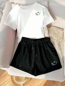 Una camiseta de manga corta para mujer con estilo retro americano, de diseño holgado y estampado (los pantalones son solo sugerencias de estilo). Este artículo sencillo y elegante presenta patrones de texto con temática tropical, siendo un elemento imprescindible para crear un estilo relajado de vacaciones. Es muy adecuado para ocasiones como el Día del Trabajo y el Día de la Independencia de México. La gruesa camiseta multicolor está hecha de 100% algodón con estampados modernos, y es adecuada tanto para hombres como para mujeres. Es un estilo completamente nuevo para primavera/verano/otoño, transpirable y cómodo, sencillo y versátil. - Blanco - Ver 8