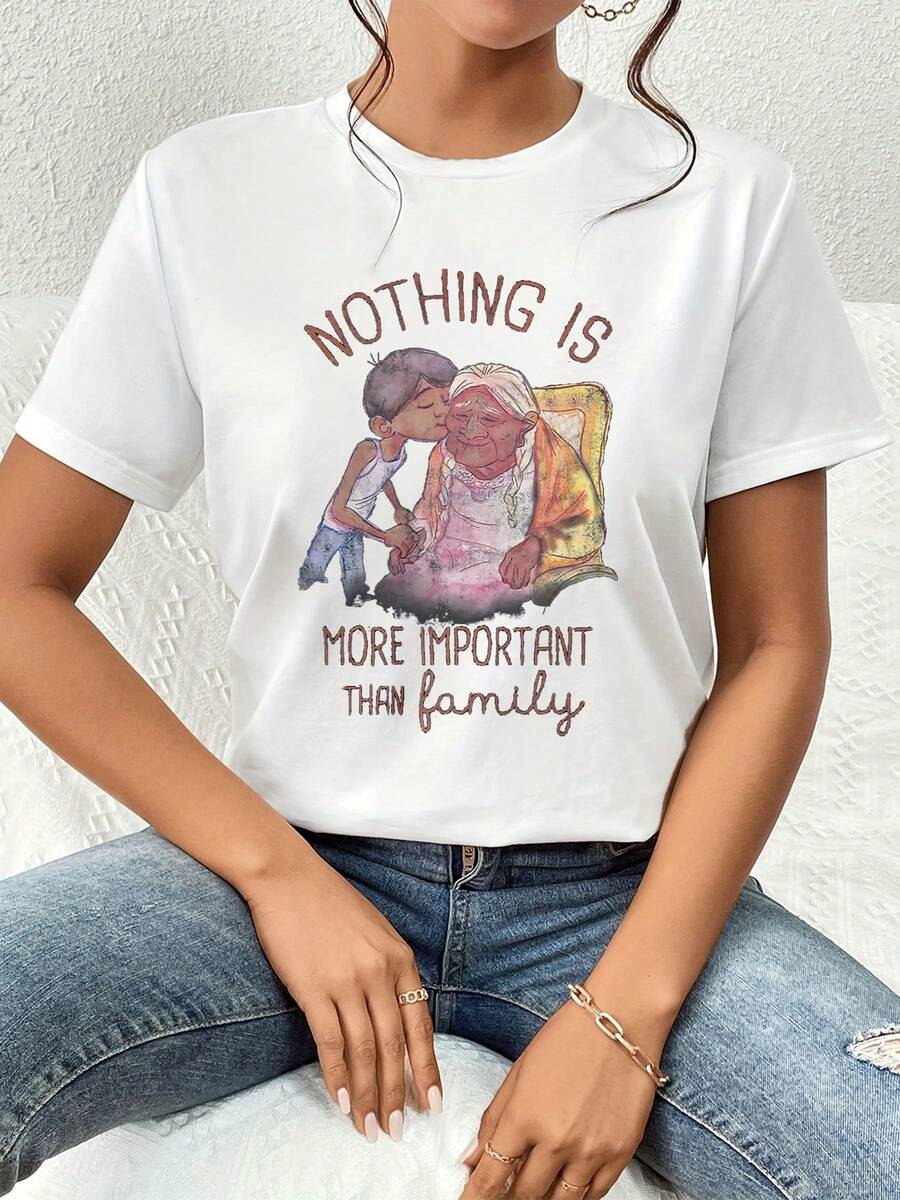Illustration Showing The Love Between Generations With A Child Hugging His Grandmother, Symbolizing Tenderness, Unity, And The Eternal Value Of Family. Women's Short-Sleeved T-Shirt, Comfortable, Soft, And Breathable, Suitable For Everyday Wear. - 白色 - 查看 1
