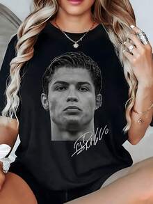 Retrato artístico que simboliza la fuerza interior y la belleza de la expresión humana con trazos modernos y contraste elegante camiseta de mujer para uso casual y diario - Negro - Ver 1