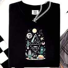 Camiseta de algodón básico para hombre con estampado de cactus de cristal y arte astrológico del desierto, 220 g - Comodidad inigualable - Adecuada para todas las personas, ya sean mujeres u hombres - Tejido duradero de alta calidad apto para todas las estaciones, suave al tacto pero hecho para durar - Top transpirable - Conjuntos de otoño para mujer - Conjuntos de vacaciones para mujer - Disfraz de Halloween para mujer - Negro - Ver 1