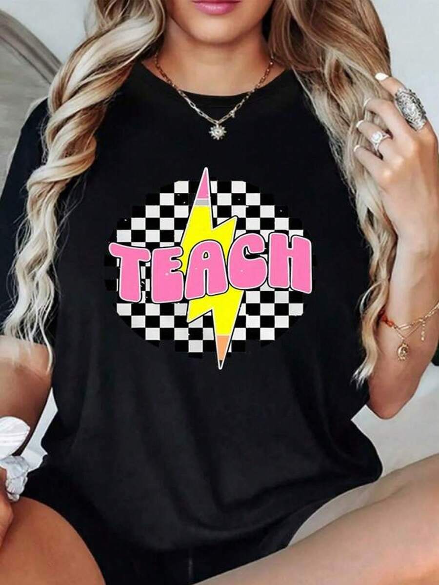 A Yellow Lightning Bolt Print On A Checkered Background Symbolizes Creative Energy And A Passion For Teaching, While The Word TEACH Stands Out Strongly. Women's T-Shirt, 100% Cotton. - 黑色 - 查看 1