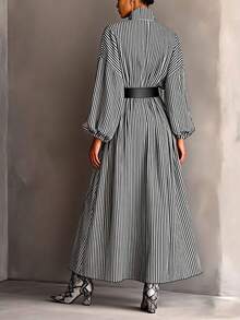 Vestido maxi de línea A de ajuste ceñido con cuello de camisa, manga larga, cinturón y rayas blancas y negras tejidas sin estiramiento para mujer - Blanco y Negro - Ver 3
