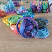 1個 7環魔輪指尖環,3D立體工藝打造精美輪身,配色出眾。旋轉輪運轉流暢順滑,觸感細膩柔軟,整體堅固穩定,耐日常摩擦損耗。休閒時旋轉玩耍可舒緩焦躁情緒,緩解身心疲勞與焦慮。輕巧身形易於收納,適用多種場景,全年皆可用。時尚百搭風格,適合情人節、聖誕節、生日等場合送給親友,實用精緻的舒壓小禮物。 - 彩色 - 查看 6