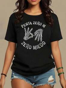 Skeletal Hands Forming A Gesture Of Courage And Strength Alongside Words That Inspire Facing Challenges Without Fear. Modern And Casual Women's T-Shirt For Everyday Wear - Vintage Street Style Unisex Loose Cotton Short Sleeve Crew Neck Shirt - 黑色 - 查看 1