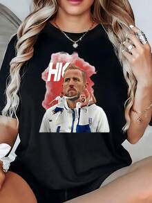 A Sporty Figure Symbolizing Energy, Passion, And Movement Against A Vibrant Red Background Highlights Strength And Determination. This Modern, Casual Women's T-Shirt Is Comfortable And Attractive For Everyday Wear. - 黑色 - 查看 8