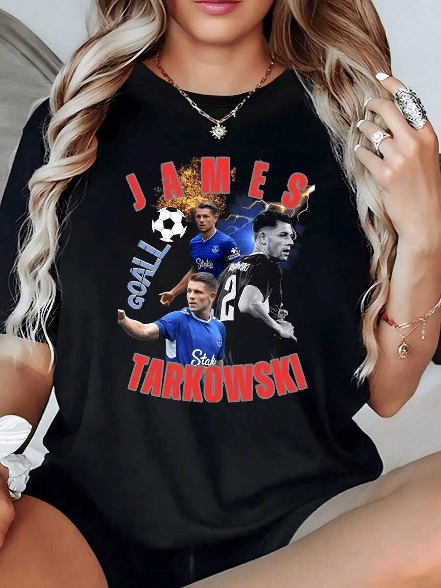 Players Running With Energy And A Moving Ball Represent Competitive Passion And Sportsmanship With Vibrant Red Lettering On A Modern, Comfortable, Casual Women's T-Shirt For Everyday Wear. - 黑色 - 查看 1