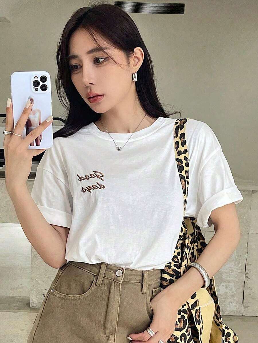 Women's Summer Short Sleeve T-Shirt With Letter Embroidery - Vintage Street Style Unisex Loose Cotton Short Sleeve Crew Neck T-Shirt. Blouses For Women. Casual Blouses For Ladies. - 白色的 - 查看 1