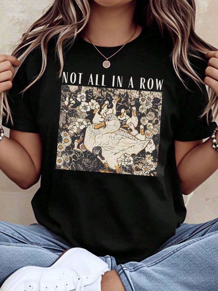 Women's Short-Sleeved T-Shirt With Duck And Flower Print, Unlined, Casual White Blouse, Summer Outfit, T-Shirt For Summer. - 黑色 - 查看 1