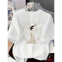 A Combination Of High-End Elegance And Understated Luxury: An Exquisite Printed T-Shirt, Crafted Exclusively For Women. Its Feminine Design Is Adorned With Pearl And Crystal Motifs, Radiating A Refined Sense Of Luxury That Makes It The Perfect Choice For Everyday Wear. - 白色(印花圖案) - 查看 6