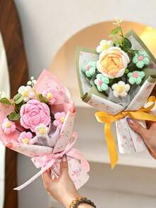 一套仿真花束，包含包装纸、玫瑰花和钩编花，适合作为生日或周年纪念礼物送给老师、母亲、闺蜜和女性。也适合作为母亲节、情人节、婚礼回礼和节日派对家居装饰。可用作圣诞礼物，也可用于装饰家居、餐桌、卧室、浴室和办公桌。 - 彩色 - 查看 3