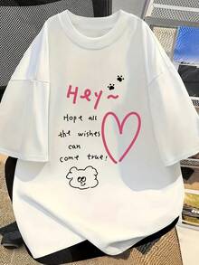 Women's Spring/Summer 2026 T-Shirt, New Women's Plus Size Off Shoulder Short Sleeve T-Shirt, Valentine's Day Gift, White Short Sleeve T-Shirt With Pink Heart Graffiti And The Phrase 'HEY Blessing', Sweet And Cool Style, Eye-Catching Streetwear, Energetic Style Women's Tops. - 白色 - 查看 7