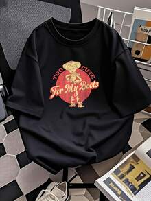 Figura de vaquera alegre sobre fondo rojo que transmite energía positiva y encanto divertido con mensaje que celebra la confianza femenina y amor por las botas camiseta de mujer  cómoda y casual para uso diario - Negro - Ver 2