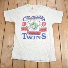 Camisetas Premium Casuales Unisex con Diseño Gráfico, Estilo Vintage 1991 Minnesota Twins MLBs Campeones del Mundo _ Hecho en EE. UU. _ Costura Simple _ Béisbol MLBs _ Ropa Urbana de los 90 _ Ropa Deportiva. Algodón. - Blanco 2 - Ver 6