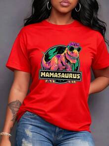 El TRex con gafas de sol y pañuelo representa a la Mamasaurus una madre fuerte divertida y protectora simbolizando amor incondicional alegría y un espíritu aventurero para su familia y la vida diaria Camiseta de mujer 220g,Manga corta casual. - Rojo - Ver 1
