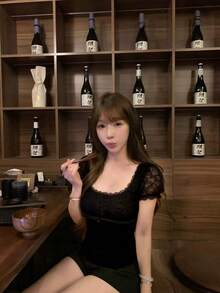 優雅時尚甜美風花瓣袖方領蕾絲拼接蝴蝶結裝飾修身短袖上衣，黑色夏季 Office Siren 風格 - 黑色 - 查看 4