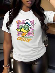 A Duck Wearing Sunglasses And A White Hat Smiles Against A Colorful Geometric Background, Conveying A Fun, Modern, And Relaxed Energy-Perfect For Expressing A Cheerful Attitude And Youthful Humor. (Women's T-Shirt) - 白色 - 查看 2