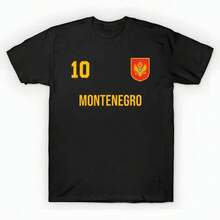 Montenegro Retro Vintage Soccer Football Jersey for Montenegrin Supporters T-Shirt unisex de la de algodón puro de alta densidad de 220 g. C-AmiS-eta uniS-ex 100 % aL-Godón de - Tejido de alta densidad. Apta para todo tipo de perS-onas, ya sean mujeres o hombres. Tejido duradero de alta C-Alidad apto para todas las estaciones, suave al tacto pero duradero. Tops transpirables. Conjuntos de otoño para mujer. Conjuntos de vaC-Aciones para mujer. Disfraz de Halloween para mujer. - Negro - Ver 1