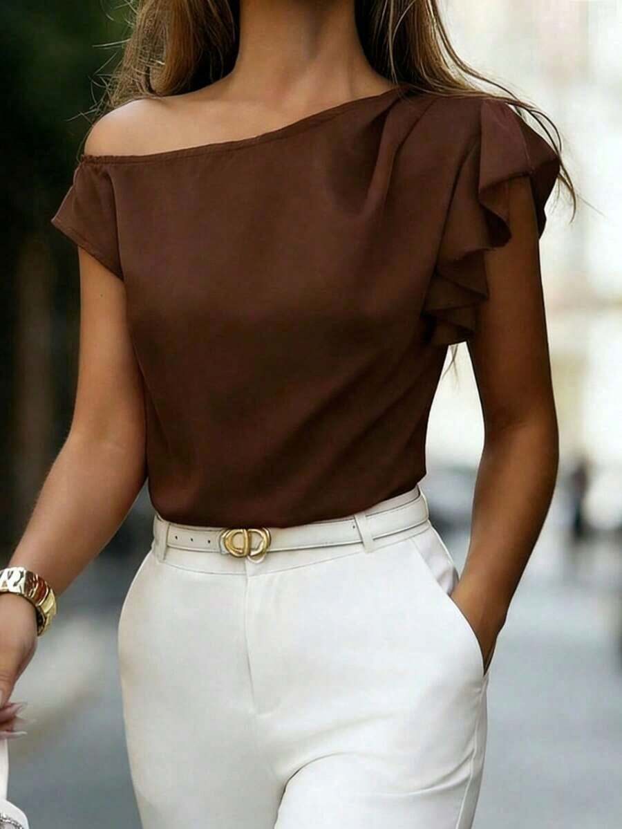 Ellegaria.Blusa elegante y sexy con hombro descubierto asimétrico, con volantes - Marrón - Ver 1