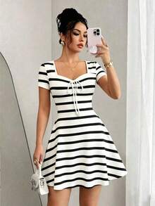 Nuevo vestido corto de verano de punto jacquard sexy y ajustado con lazo en la cintura, color amarillo crema - Blanco y Negro - Ver 2