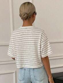 Blusa casual de verano para mujer con cuello redondo, manga corta suelta y 3D plisada con flor - Gris - Ver 2