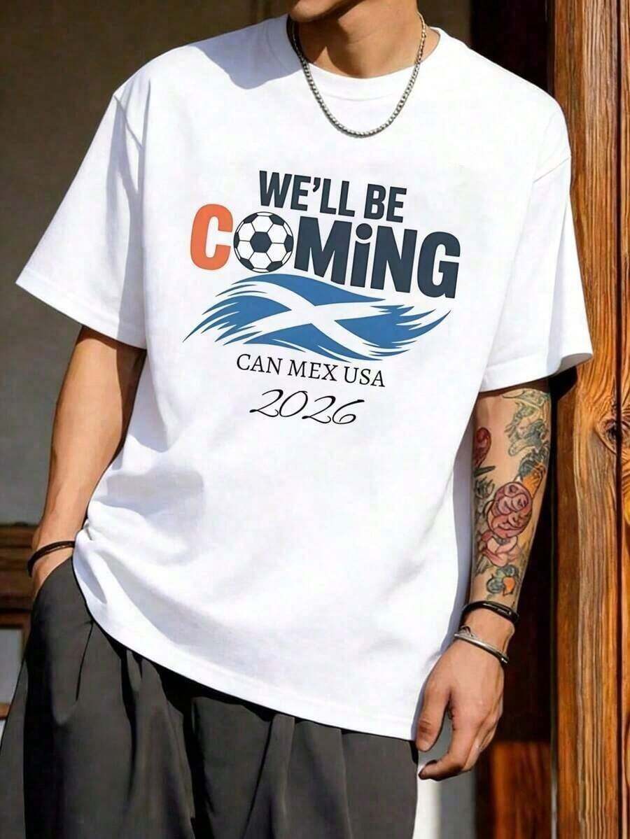Camiseta con estampado de Copa Mundial 2026 "WE'LL BE COMING", diseño deportivo y moderno, tela con caída suave, corte amplio perfecto para fiestas de fútbol, reuniones de fanáticos y salidas cotidianas. camisas de hombre,playeras para hombre,ropa de hombre,sudadera para hombre100% Cotton - Blanco - Ver 1